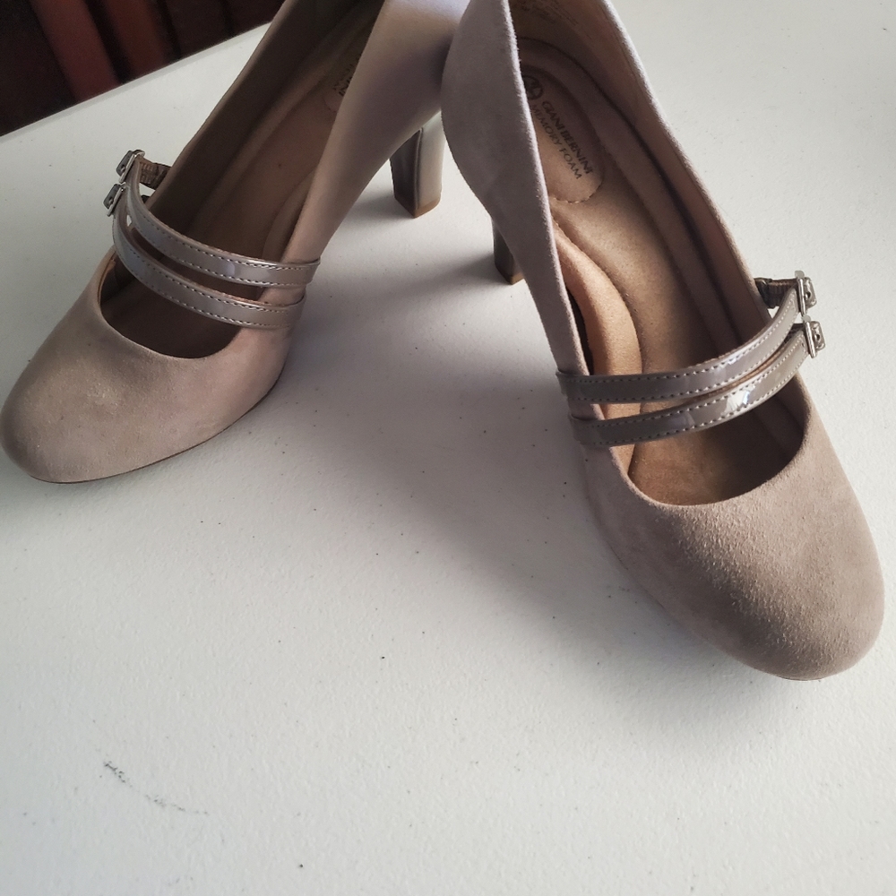 Heels - Picture 3 of 3